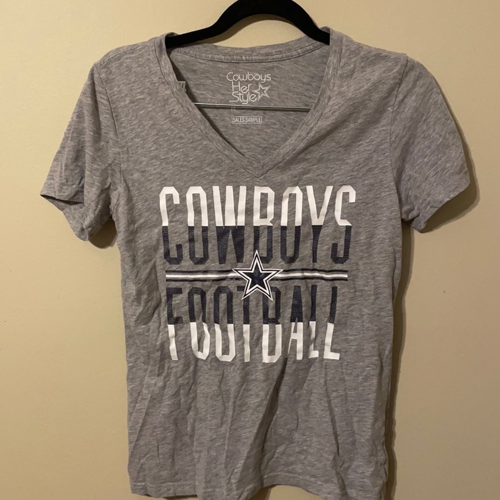 Dallas Cowboys Football t-shirt; heather grey; size medium
